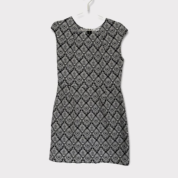 Women's Sleeveless Bar III Black & White Sheath Pencil Dress Size M - Picture 3 of 6
